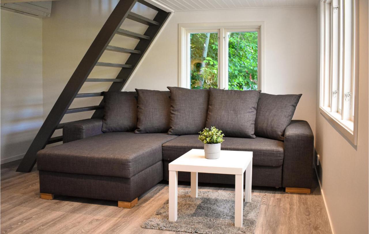 2 Bedroom Amazing Home In Fjaelkinge Exterior foto