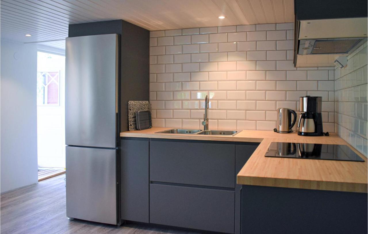 2 Bedroom Amazing Home In Fjaelkinge Exterior foto