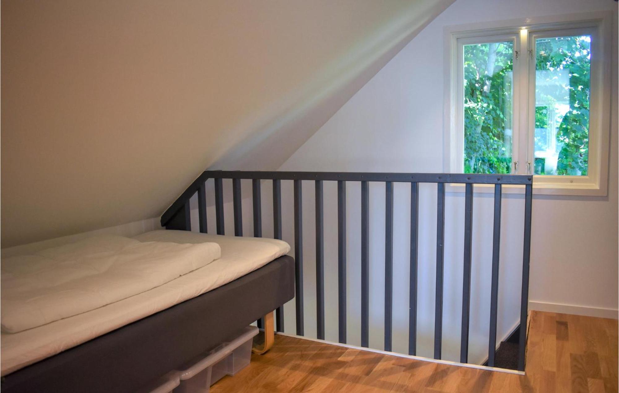 2 Bedroom Amazing Home In Fjaelkinge Exterior foto